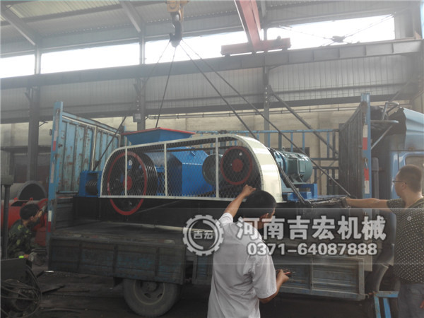 2pg800&times;600對輥破碎機發(fā)往重慶