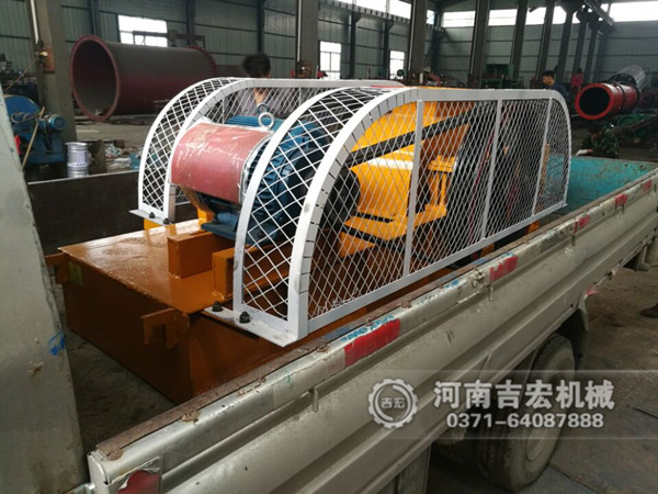 400&times;500雙齒輥破碎機(jī)發(fā)往廣東_破碎煤矸石
