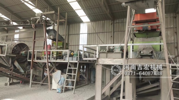 山石破碎制砂機結構及工作原理簡介