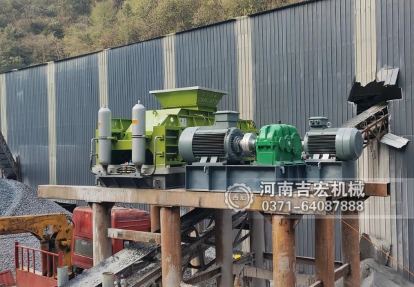 褐煤雙齒輥破碎機 vs 錘式破碎機：破碎效率、能耗與維護成本對比！