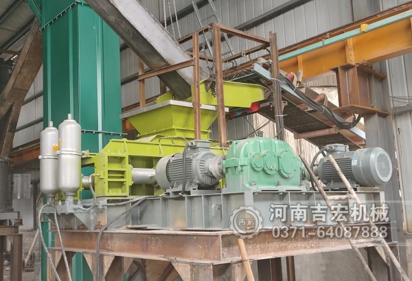 吉宏機(jī)械對(duì)輥制砂機(jī)：高耐磨輥皮+液壓調(diào)節(jié)，破碎效率提升30%！