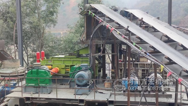 90%的采石場不知道：處理砂巖,液壓對輥比傳統(tǒng)破碎強在哪？